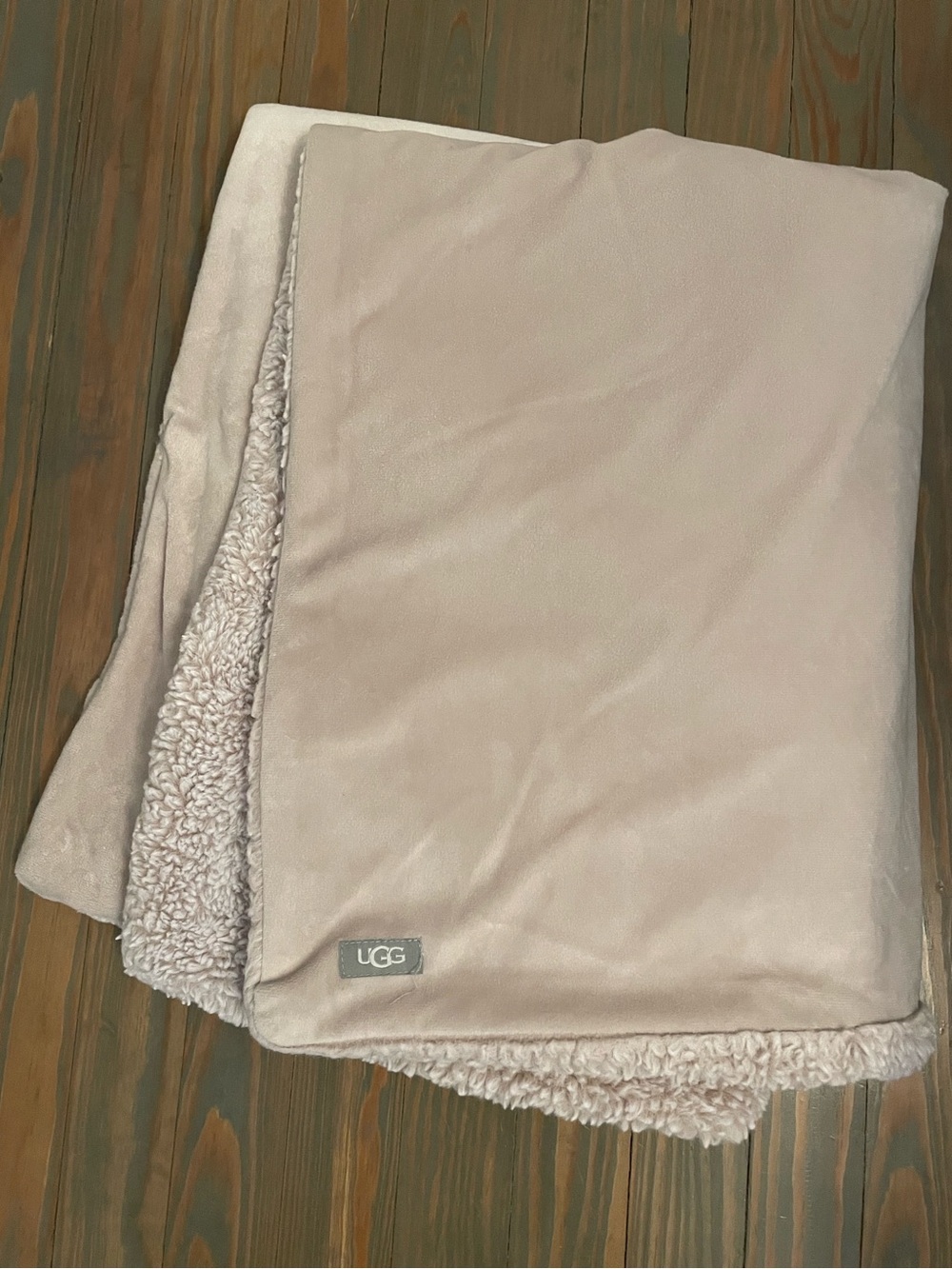 UGG Cozy Sherpa Throw in Light Beige
